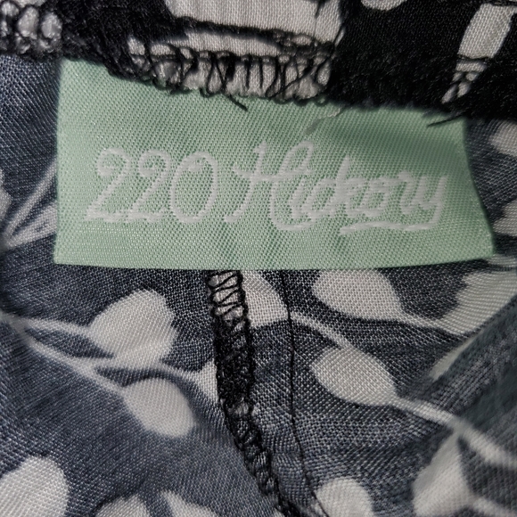 220 Hickory Black and White Skirt extra large - Picture 2 of 6